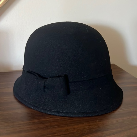 Black Saks Fifth Avenue Women’s Black Bowler Hat with Bow - Picture 1 of 6